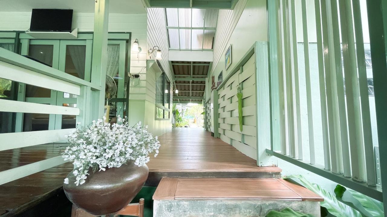 Rimsira Villa Chumphon Exteriör bild