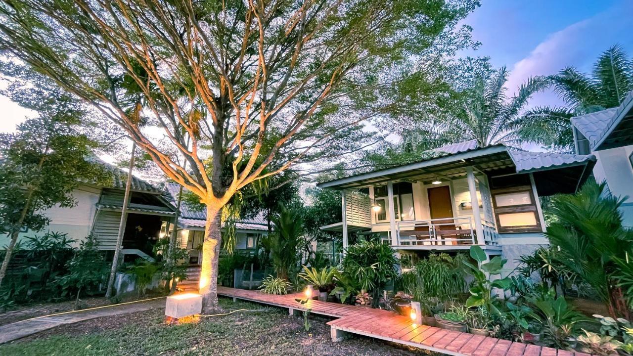 Rimsira Villa Chumphon Exteriör bild